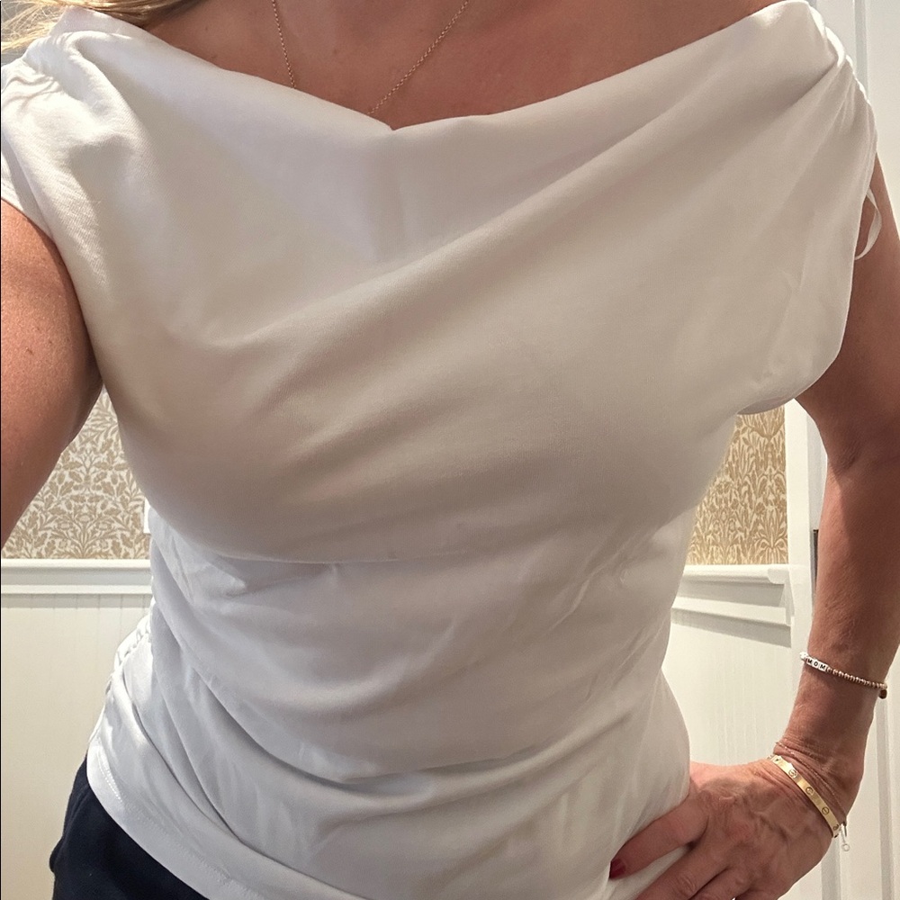 NWT ZARA white label
Off the shoulder top
